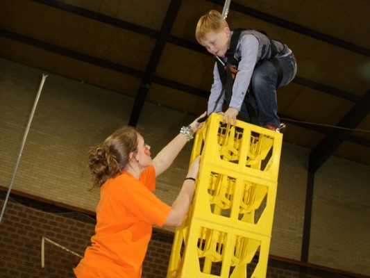 For young tough guys and girls there is plenty to do at Aparthotel Delden. Who dares to stack the highest ??? Stacking crates is only for the real daredevils!