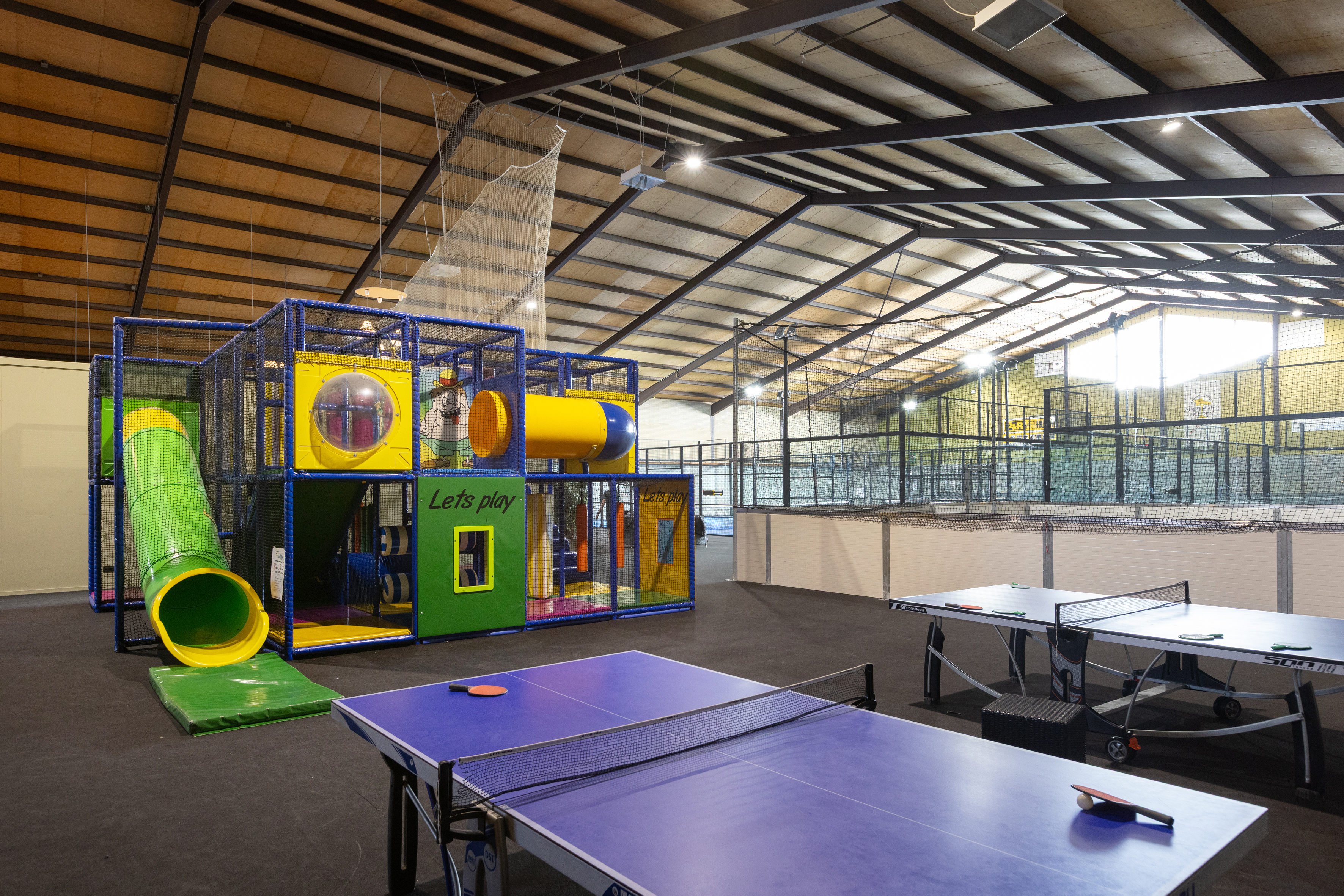 Children's parties with swimming, bowling, game deck, massaging and painting nails, stacking crates